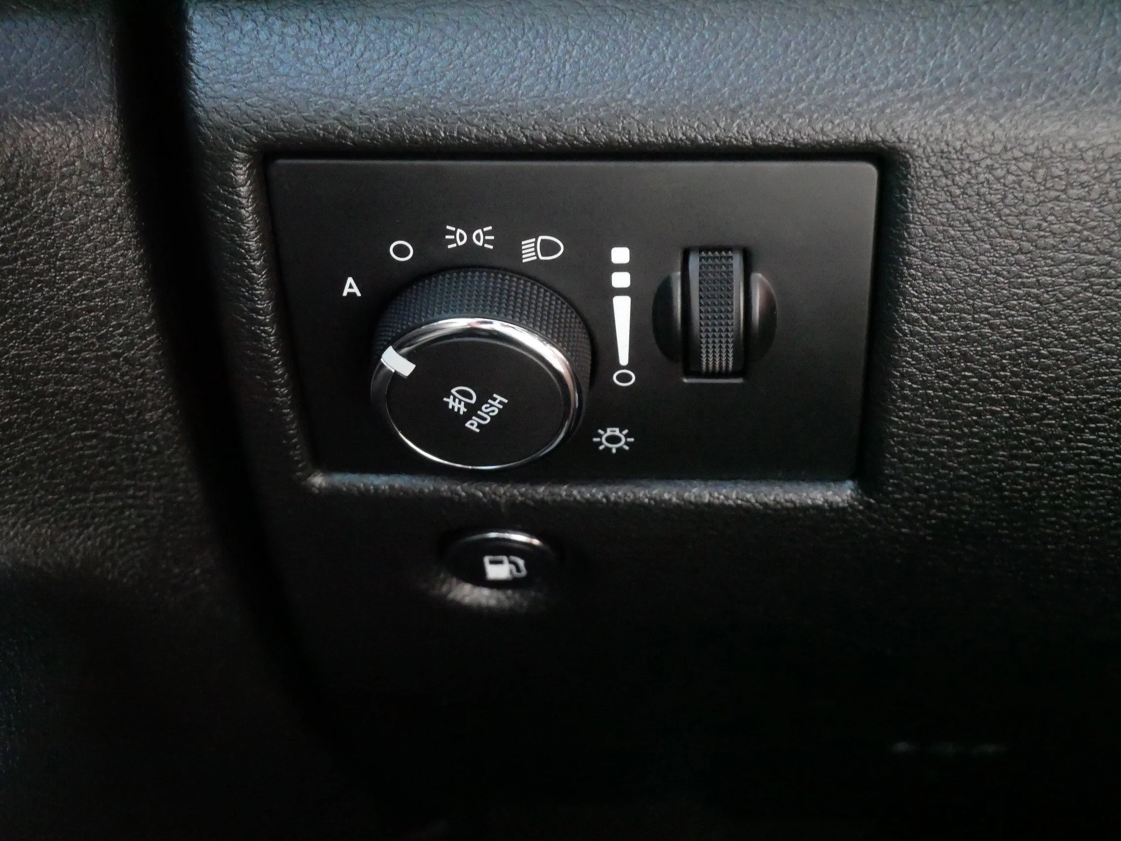 Used 2020 Velvet Red Pearlcoat Jeep Limited image 28