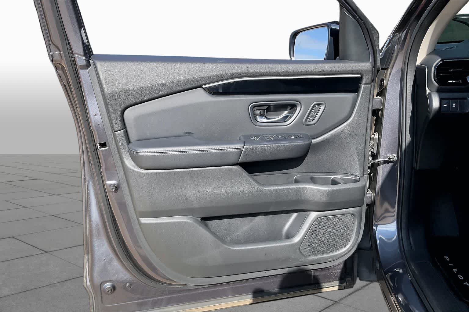 Used 2023 Modern Steel Metallic Honda EX-L 7 Passenger image 21