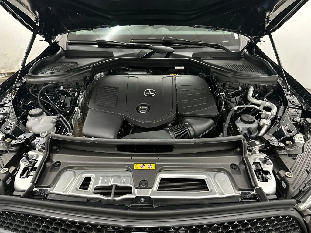 New 2026 Black Mercedes-Benz GLC 300 image 12