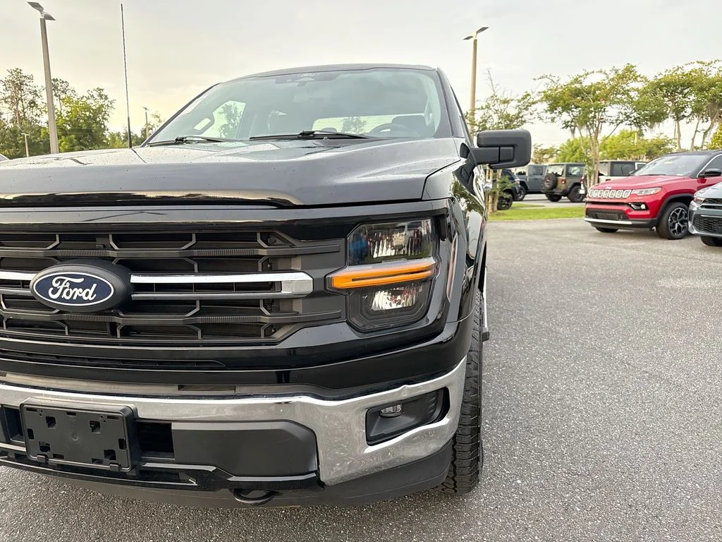 Used 2025 Black Metallic Ford XLT image 9