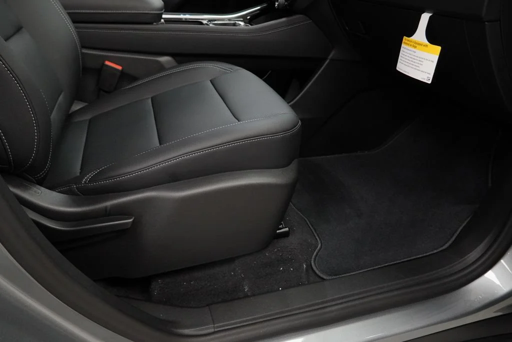 2027 Chevrolet Traverse LT - Photo 30