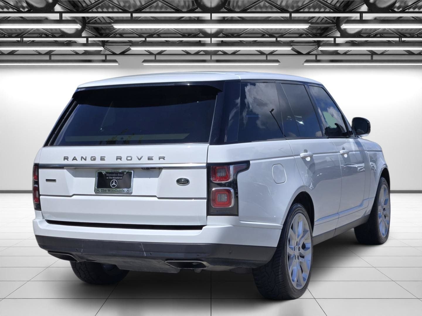 Used 2018 Fuji White Land Rover 5.0L V8 Supercharged image 9