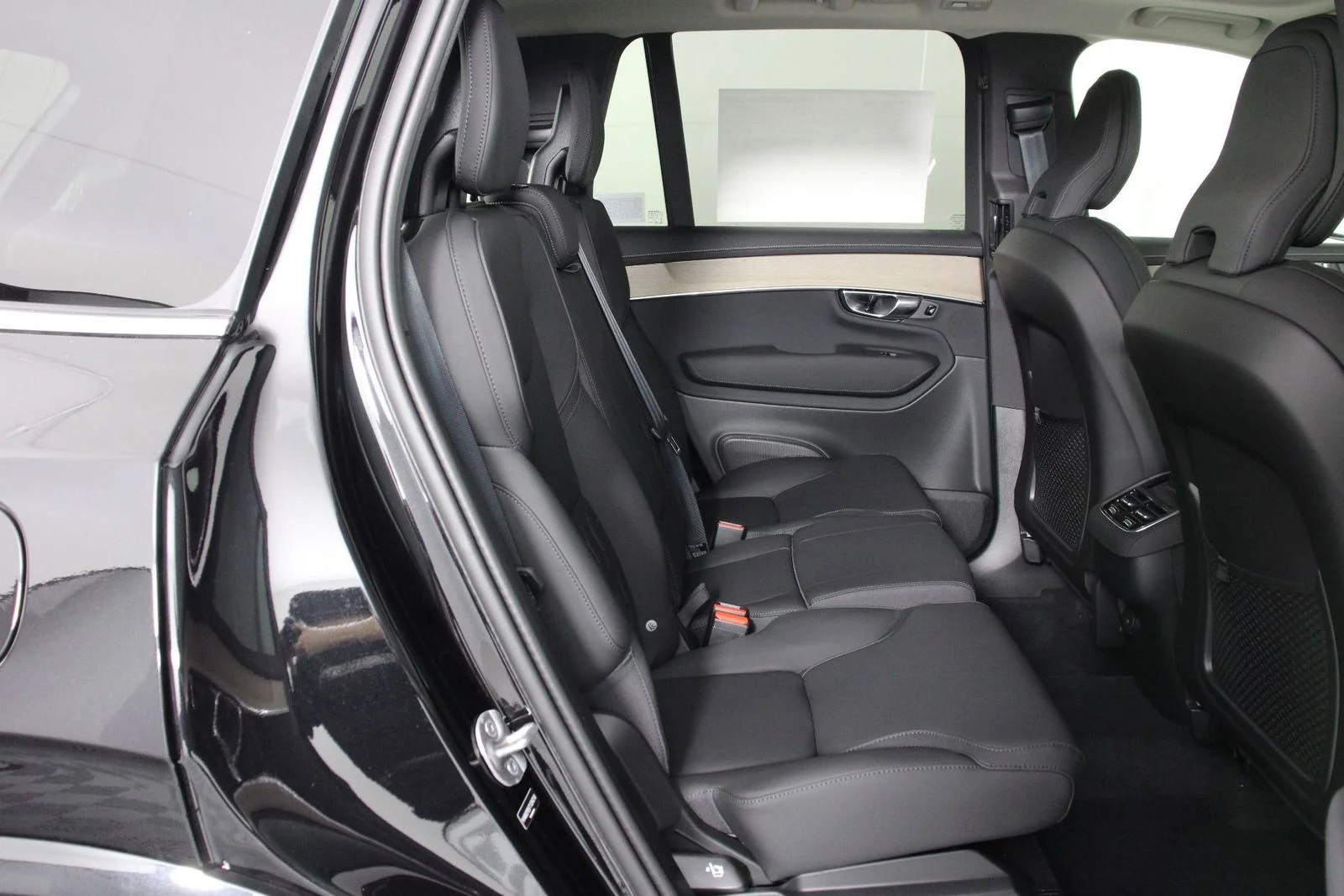 New 2026 Black Volvo B6 Plus 7-Seater image 11