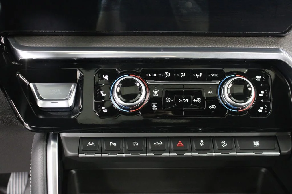 Used 2024 Silver GMC Denali image 30