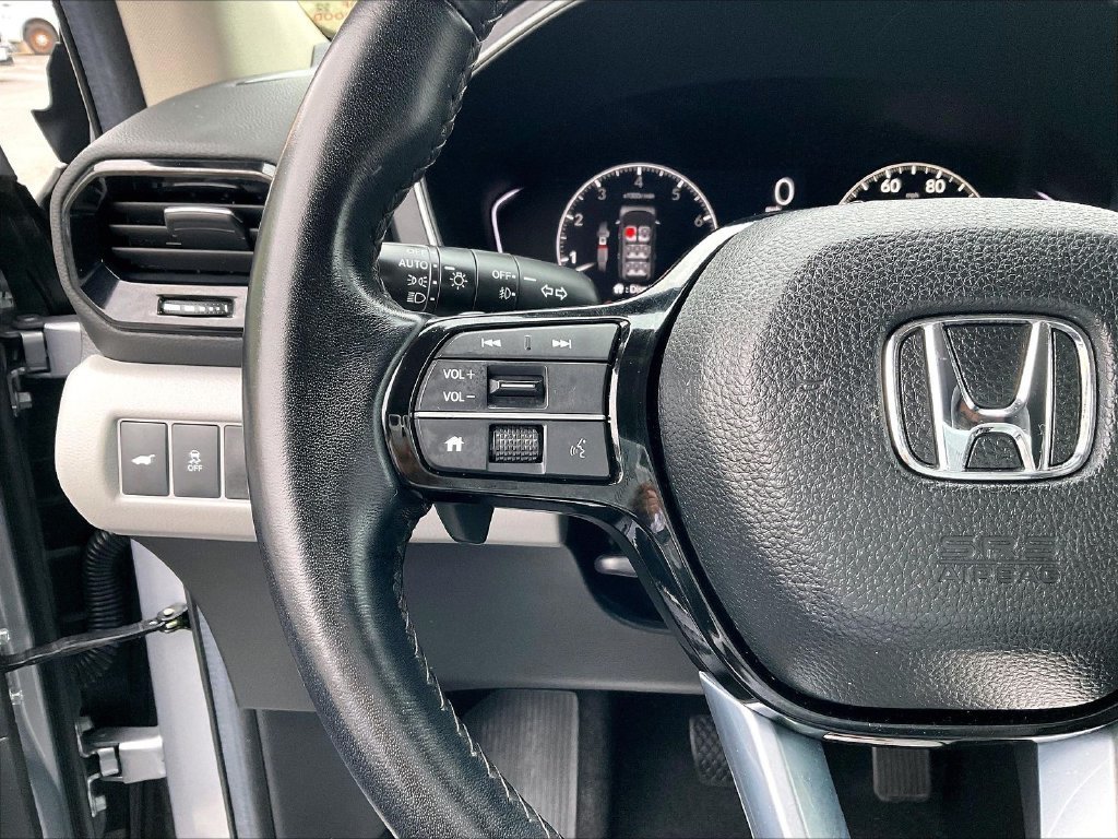 Used 2024 Lunar Silver Metallic Honda Touring image 23
