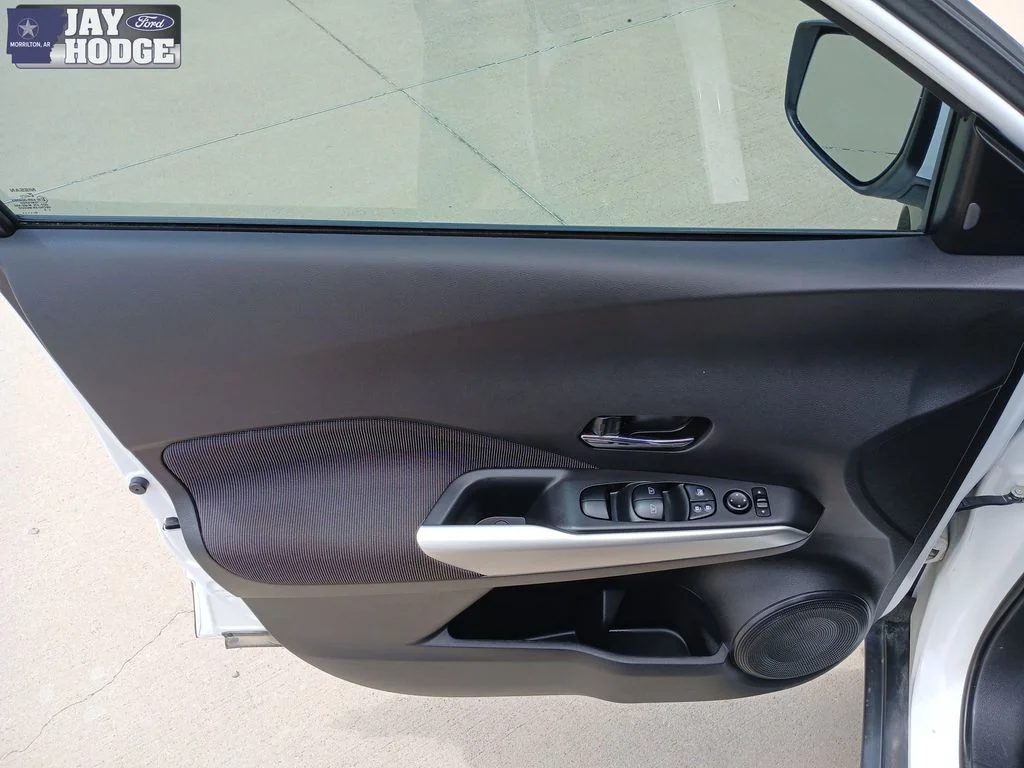 Used 2020 White Nissan SV image 27