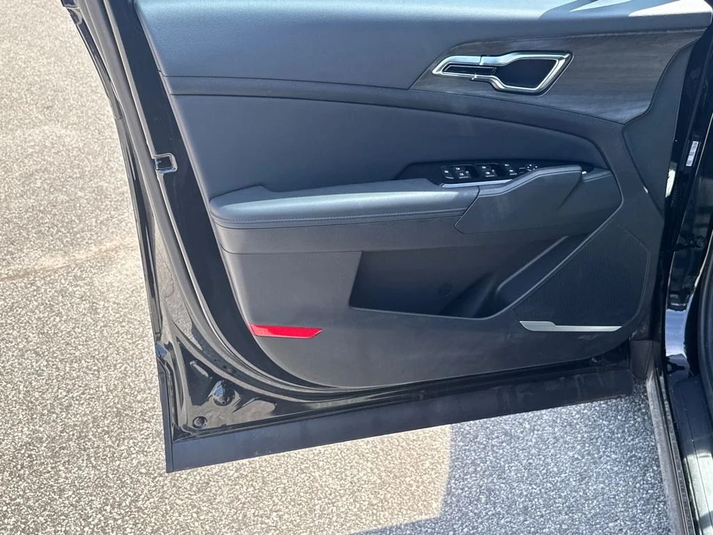 New 2024 Fusion Black Kia X-Line image 10