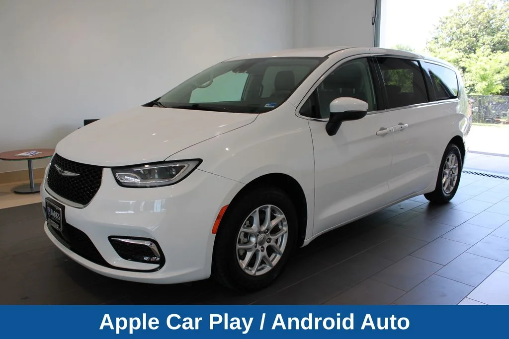 Used 2023 Bright White Clearcoat Chrysler Touring L image 13