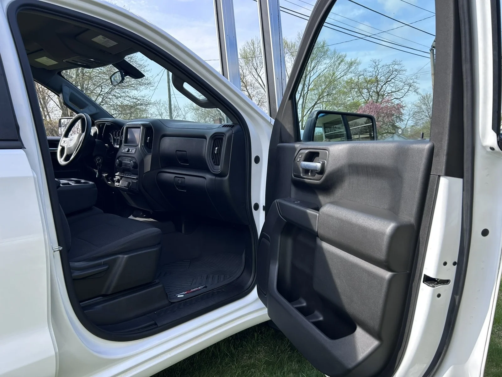 Used 2020 WHITE Chevrolet Custom Trail Boss image 7