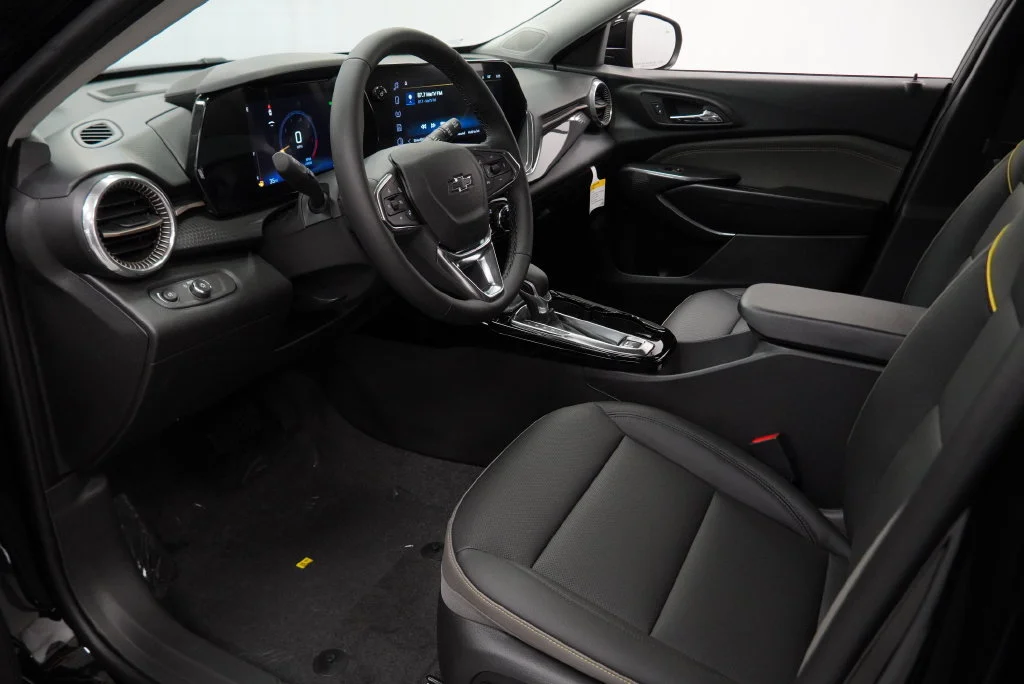 New 2026 Mosaic Black Metallic Chevrolet ACTIV image 19