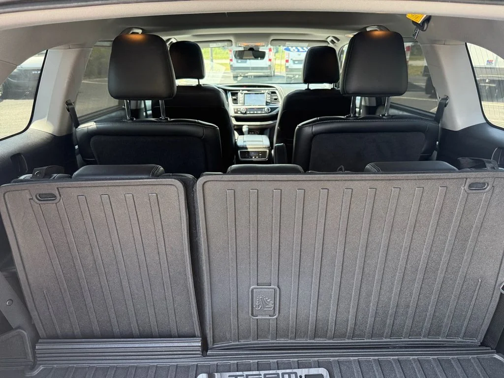 Used 2018 Gray Toyota SE image 29