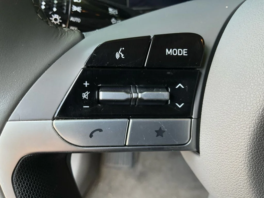 Used 2025 Gray Hyundai SEL Convenience image 35
