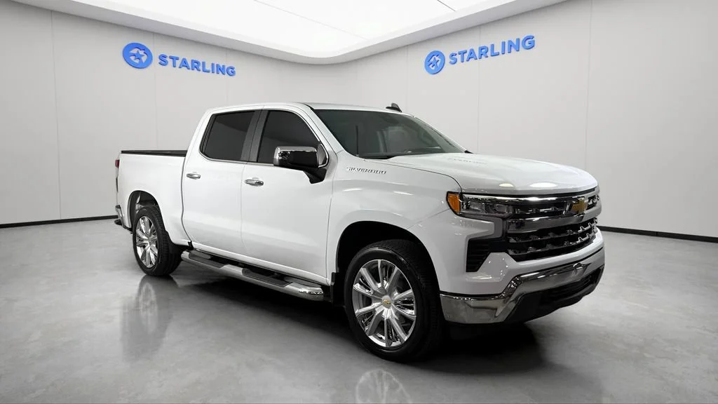Used 2024 Summit White Chevrolet LT image 13