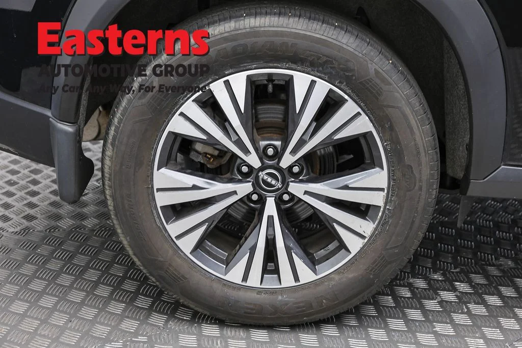Used 2023 Black Nissan SV image 31