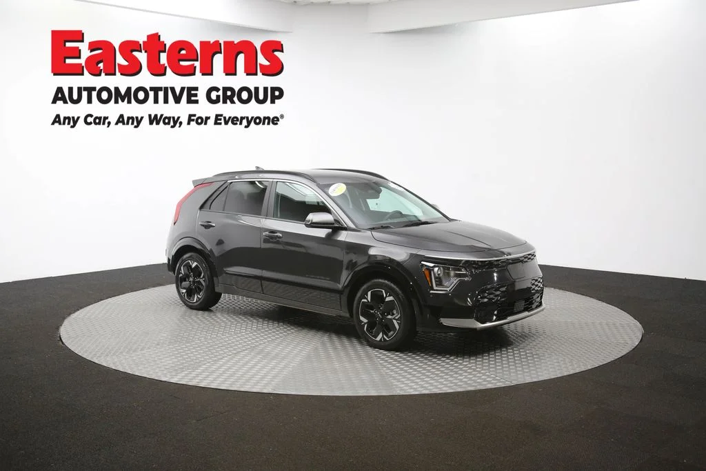 Used 2024 Gray Kia Wind image 46