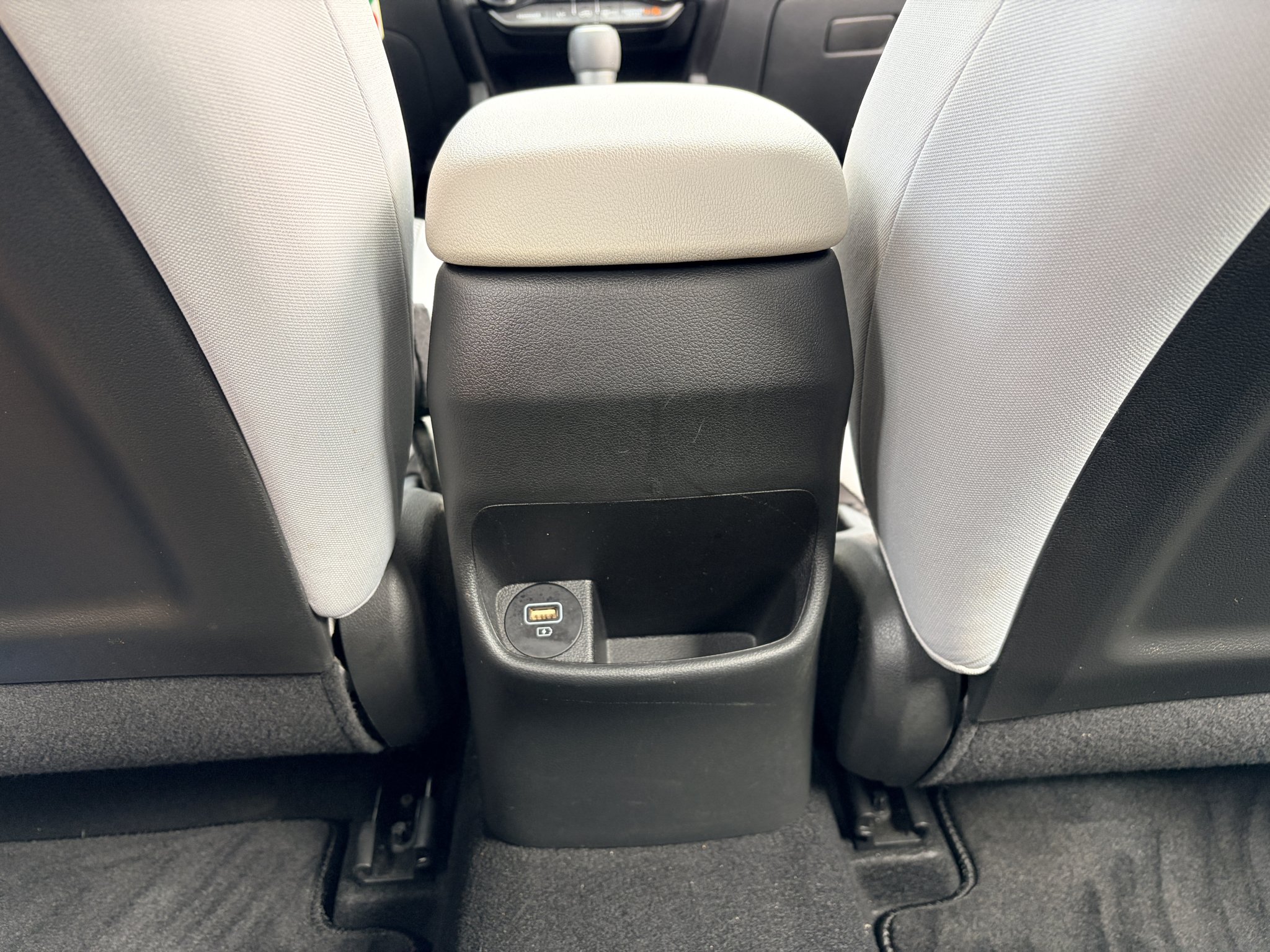 Used 2023 Lunar White Hyundai SE image 23
