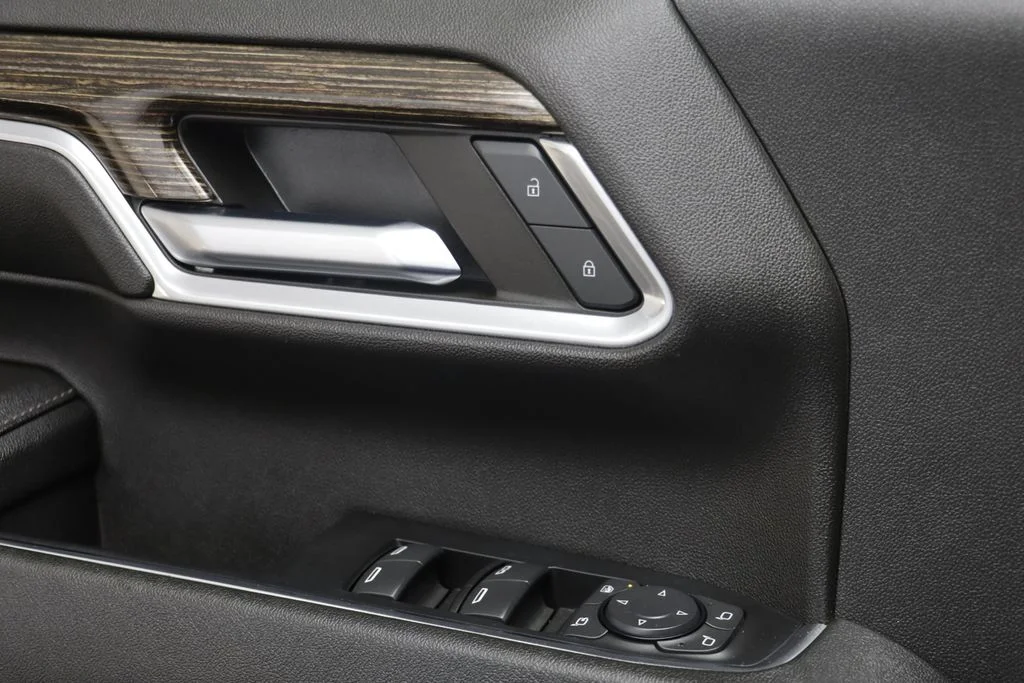 Used 2024 Titanium Rush Metallic GMC SLE image 8