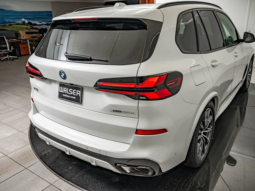 New 2026 White Metallic BMW xDrive50e image 15