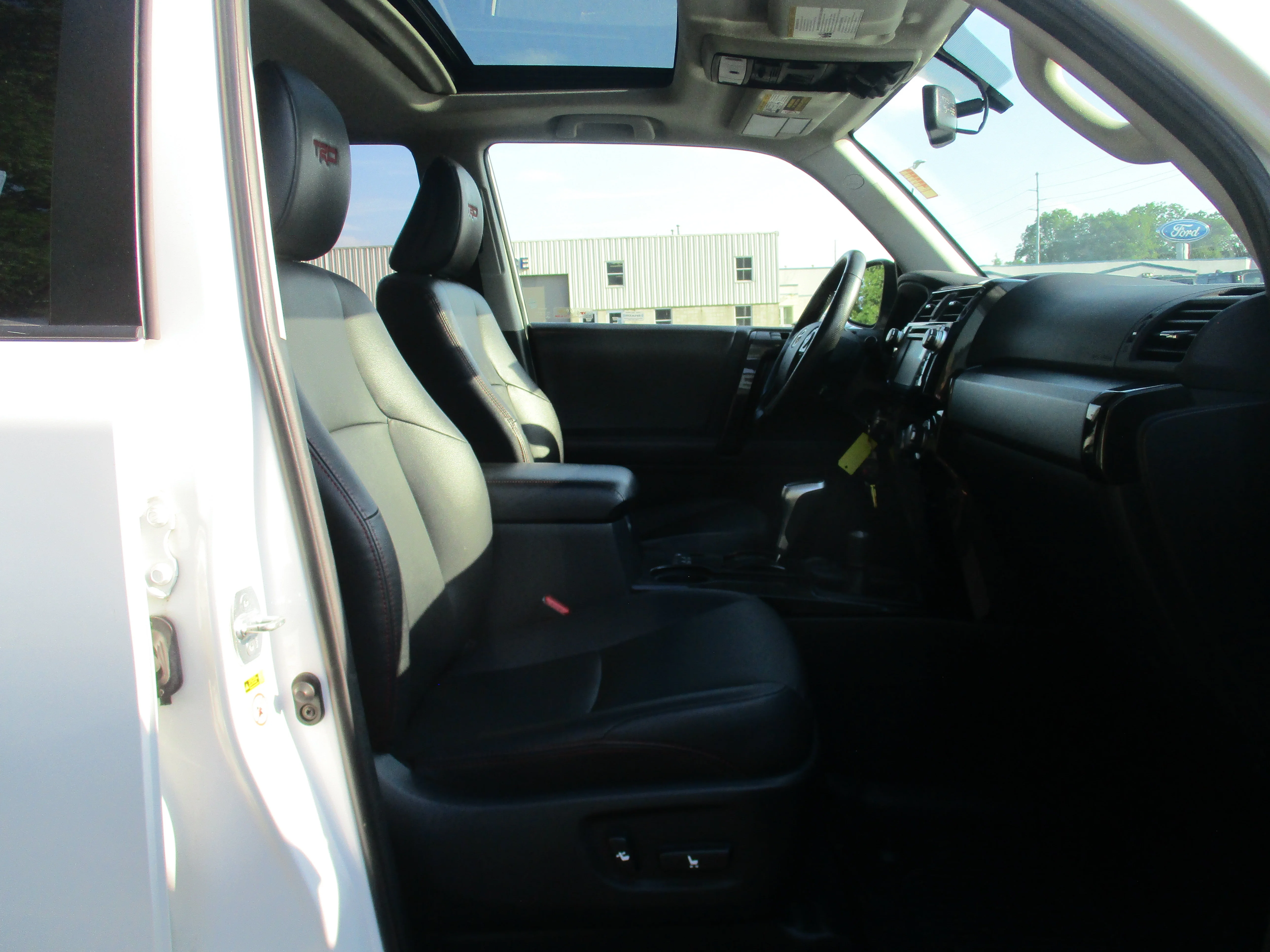 Used 2017 SUPER WHITE Toyota  image 38