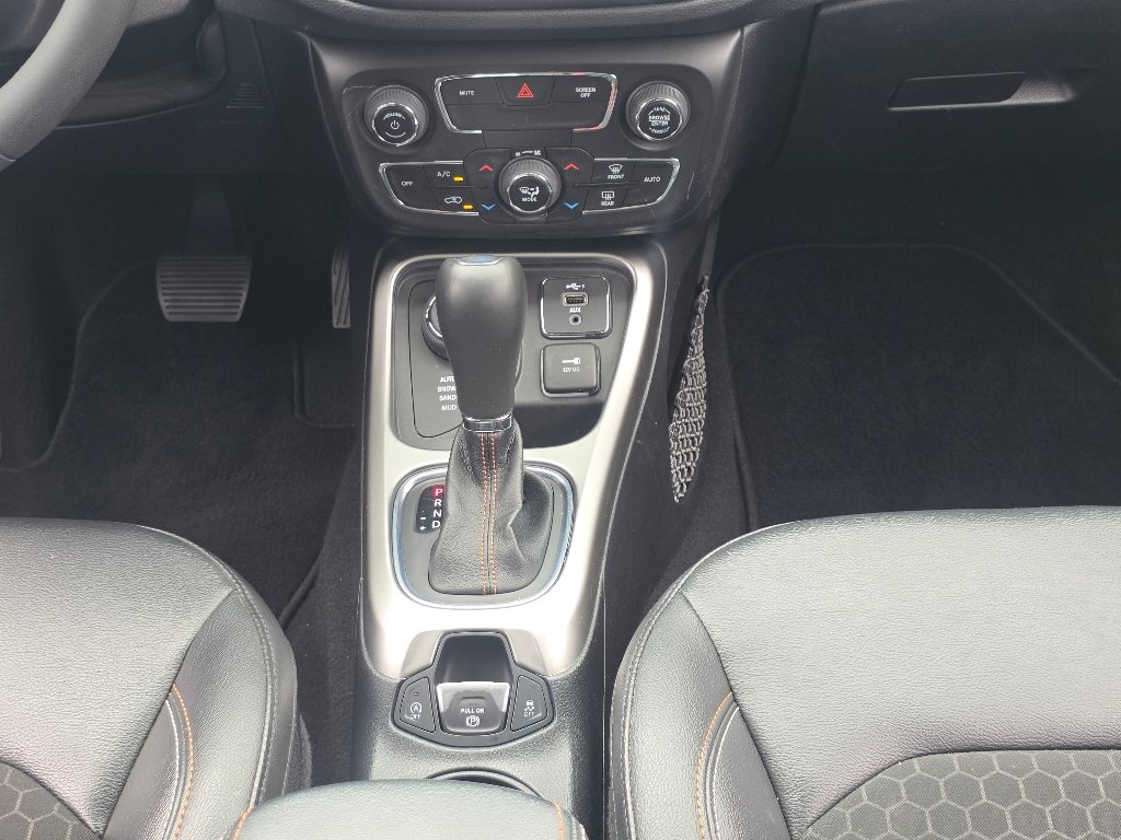 Used 2021 Billet Silver Metallic Clear Coat Jeep Latitude image 25