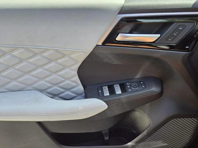 2025 Mitsubishi Outlander Plug-in Hybrid Platinum Edition - Photo 20