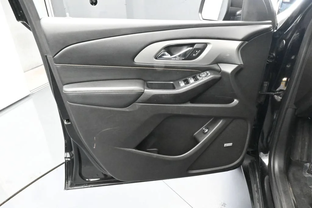 Used 2021 Mosaic Black Metallic Chevrolet RS image 12