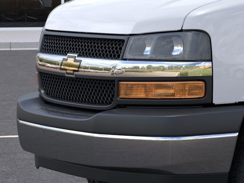 New 2026 Summit White Chevrolet 1WT image 13