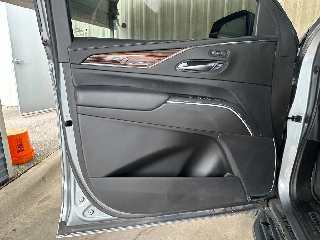 Used 2023 Argent Silver Metallic Cadillac Premium Luxury image 8