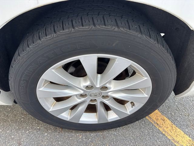 Used 2014 Blizzard Pearl Toyota XLE image 11