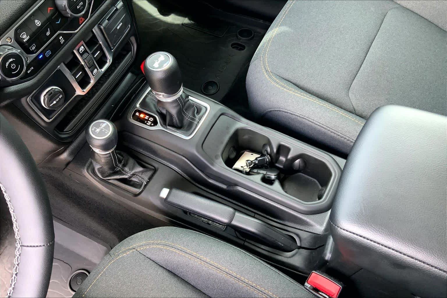 Used 2025 Anvil Clearcoat Jeep Sport S image 14