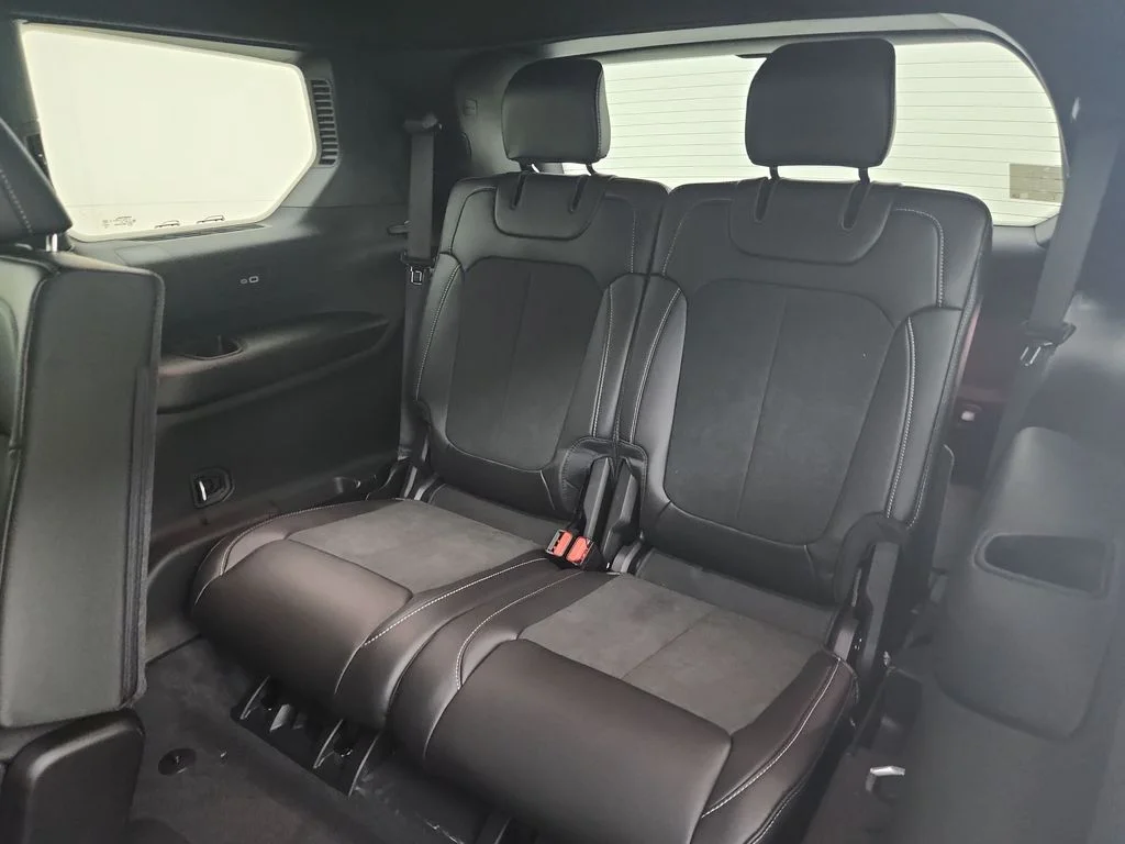 New 2026 Diamond Black Crystal Pearlcoat Jeep Altitude image 31