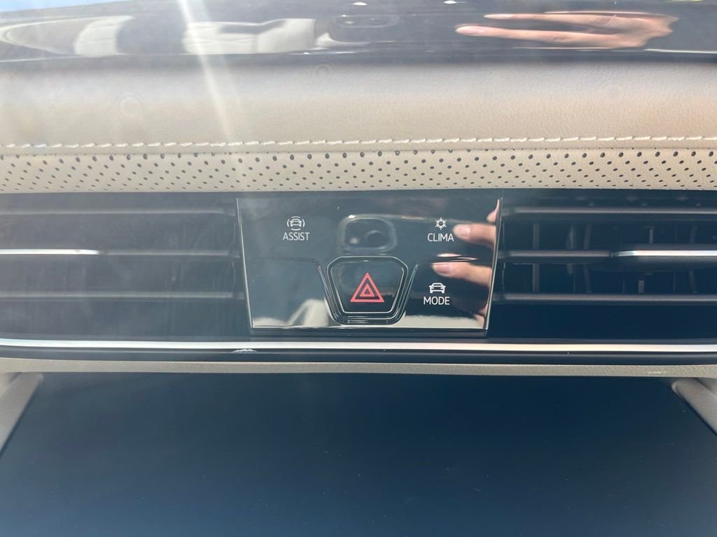 New 2026 White/off-white Volkswagen 2.0T SE image 15