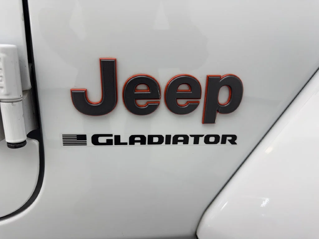 Used 2023 White Jeep Mojave image 26