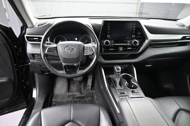 Used 2021 Black Toyota XLE image 21