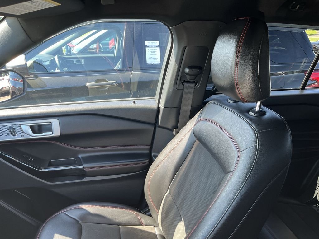 Used 2022 Black Ford ST-Line image 24