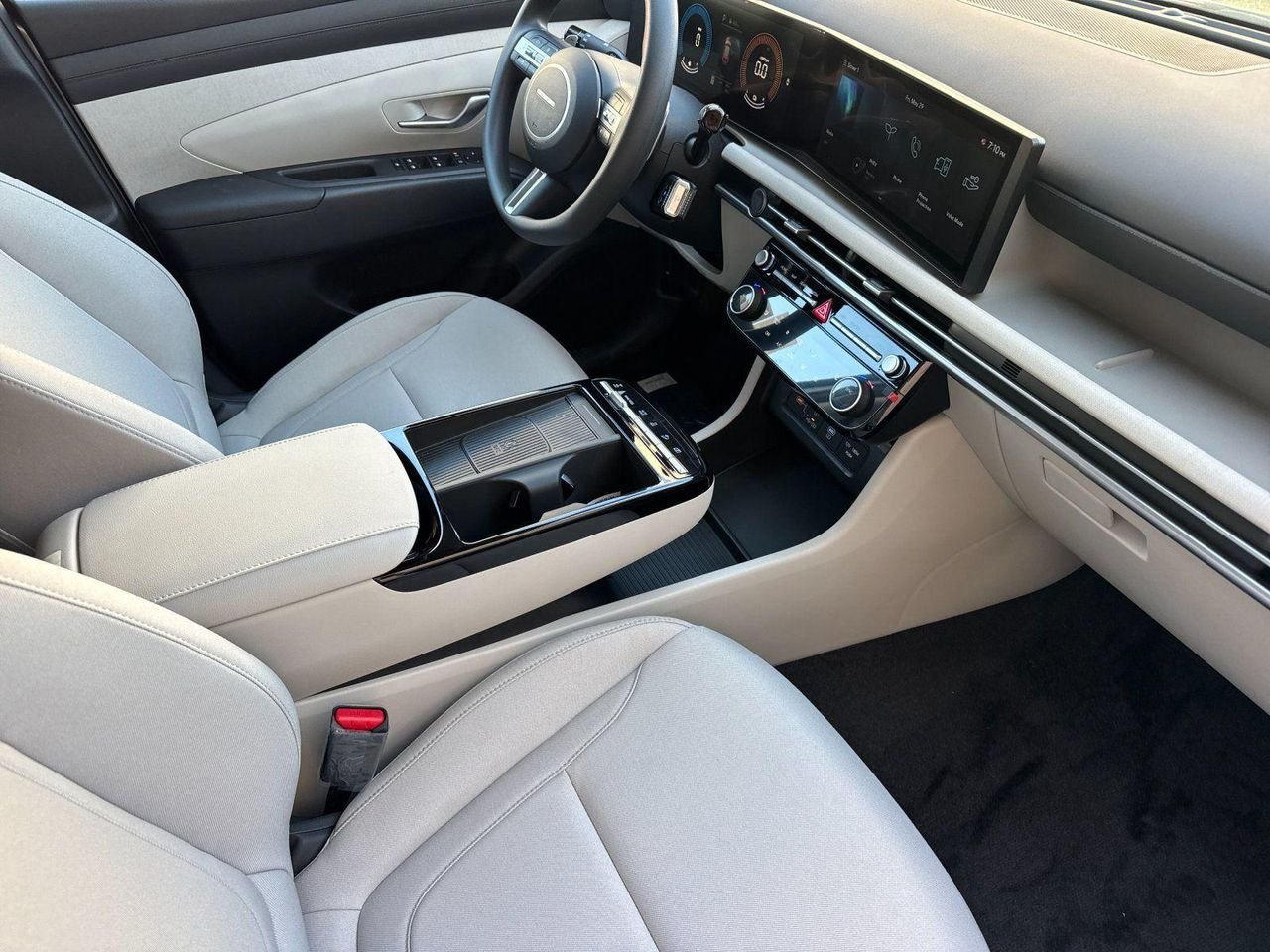 New 2025 Silver Hyundai SEL image 15