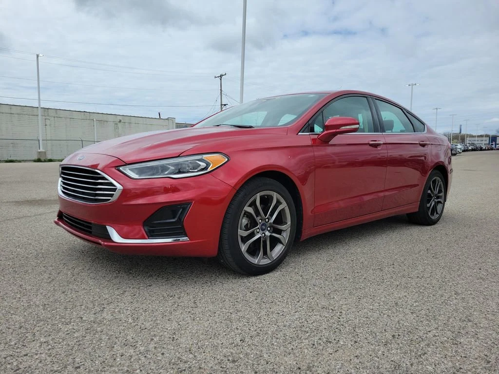 Used 2020 Red Ford SEL image 2