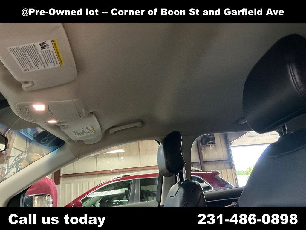 Used 2018 Blue Ford SEL image 13