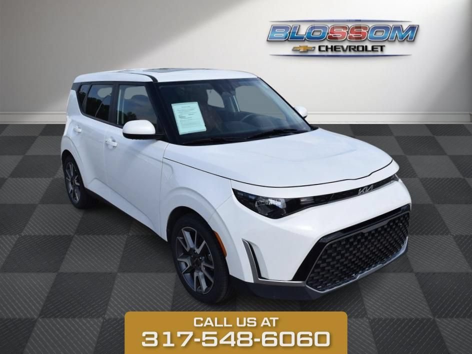 2024 Kia Soul 2.0L EX 6 IVT's photo