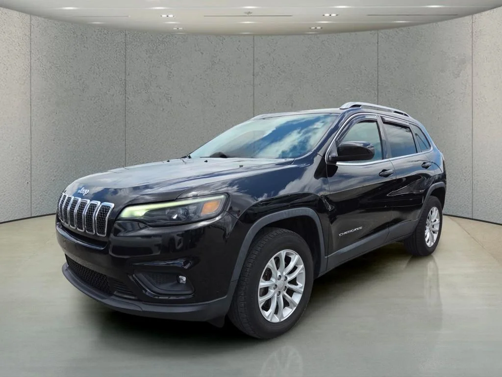 Certified Used 2019 Diamond Black Crystal Pearlcoat Jeep Latitude image 10