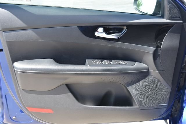 Used 2021 Blue Kia EX image 9