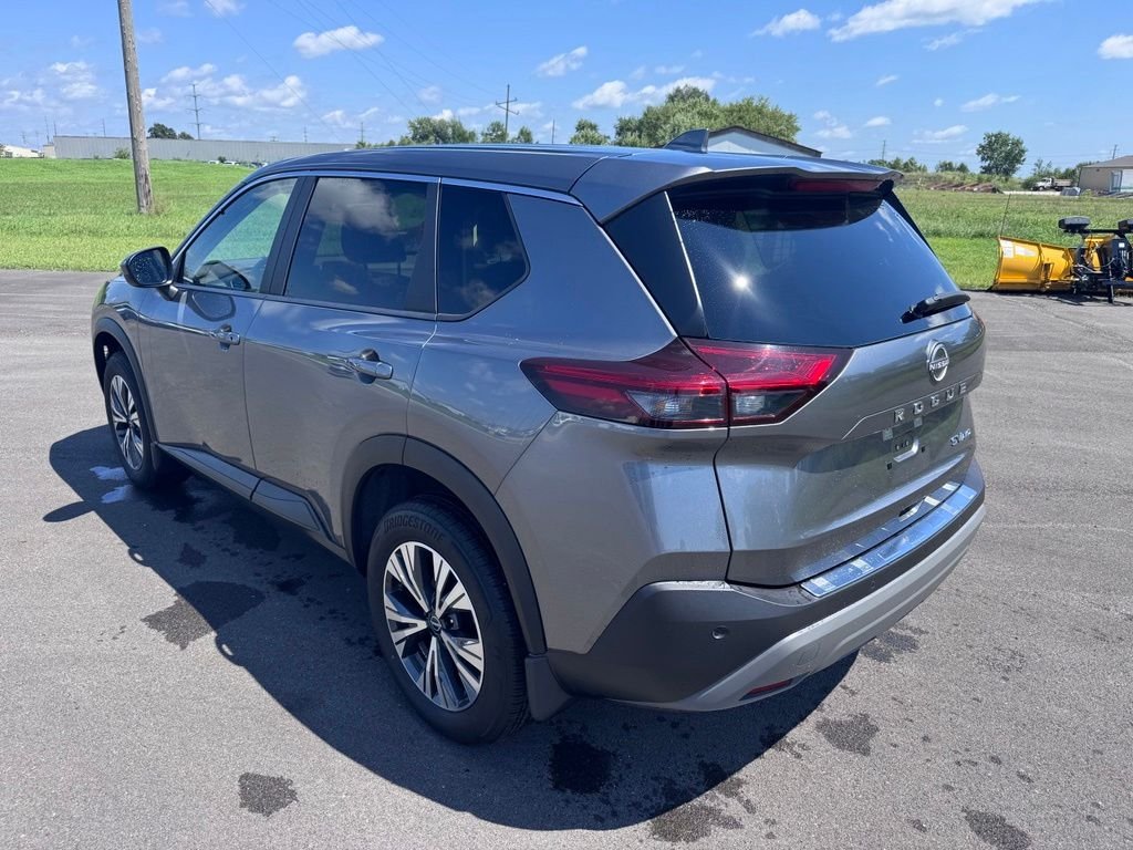 Used 2023 Gun Metallic Nissan SV image 5