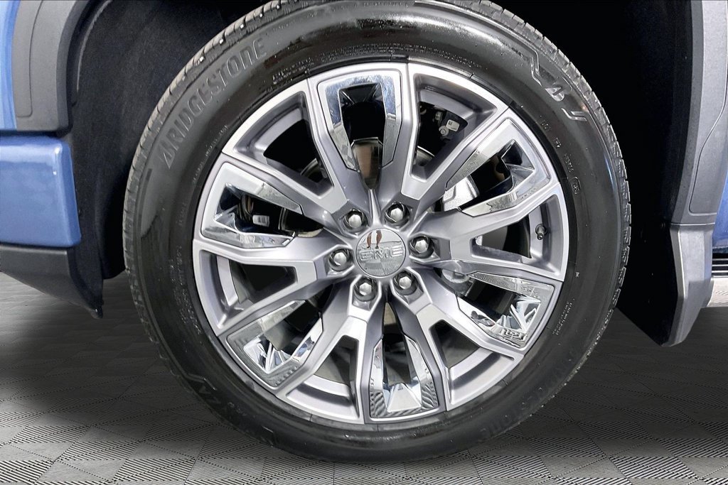 Used 2025 Blue GMC Denali image 30