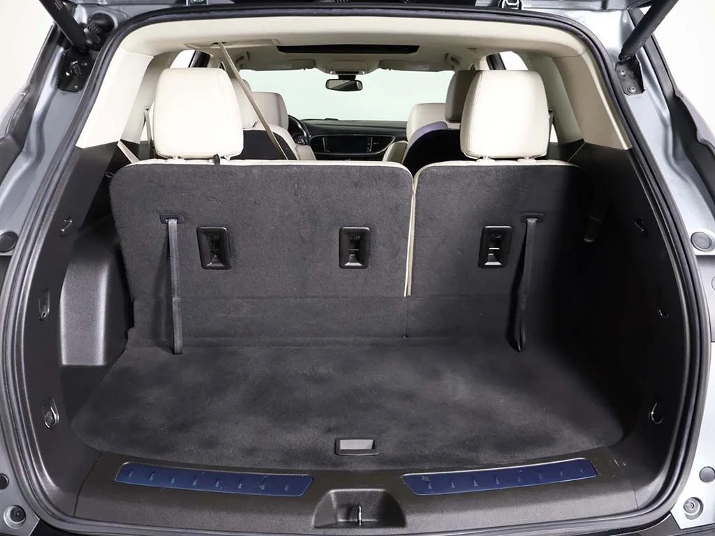 Used 2023 Gray Metallic Buick Essence image 21