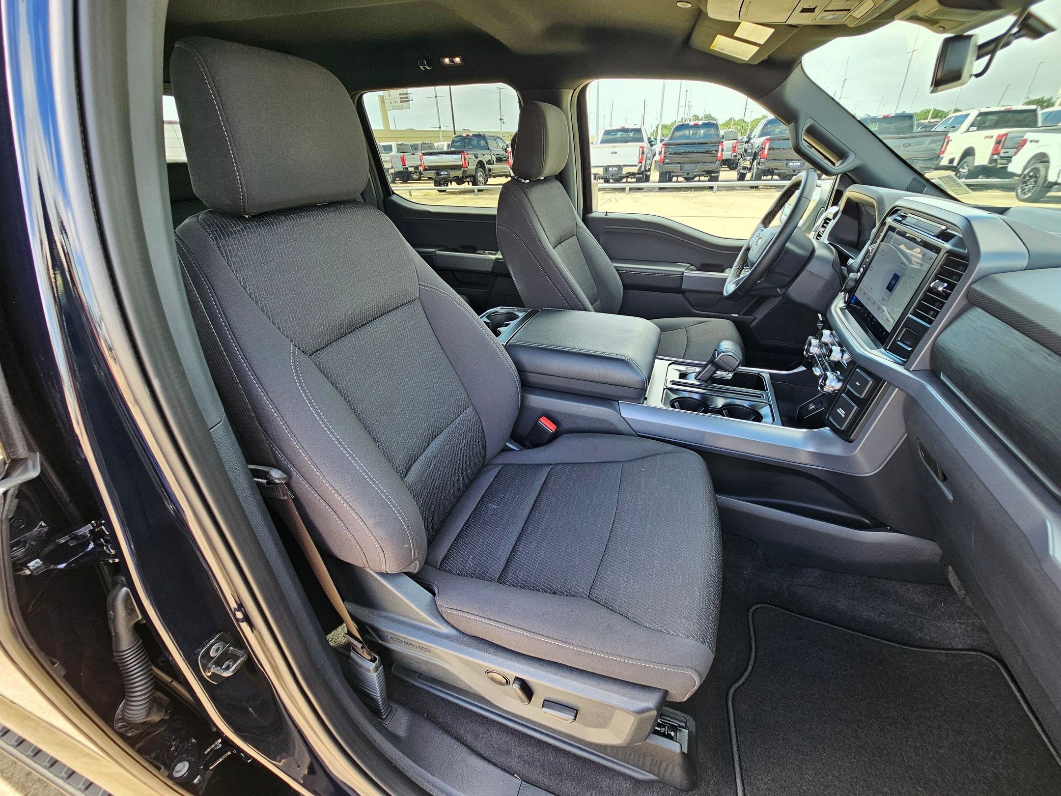 Used 2025 Blue Ford XLT image 29