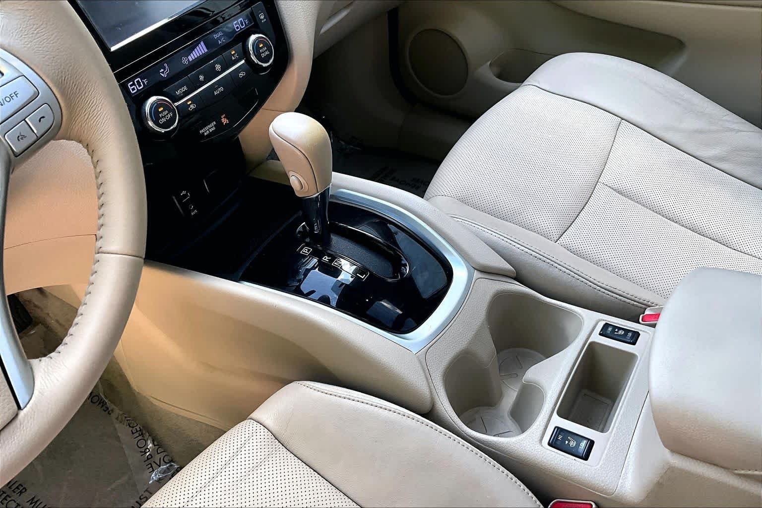 Used 2014 Moonlight White Nissan SL image 16