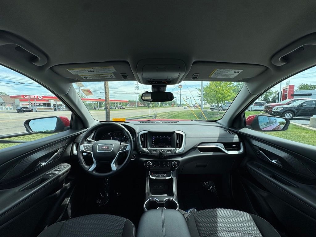 Used 2023 Volcanic Red Tintcoat GMC SLE image 9