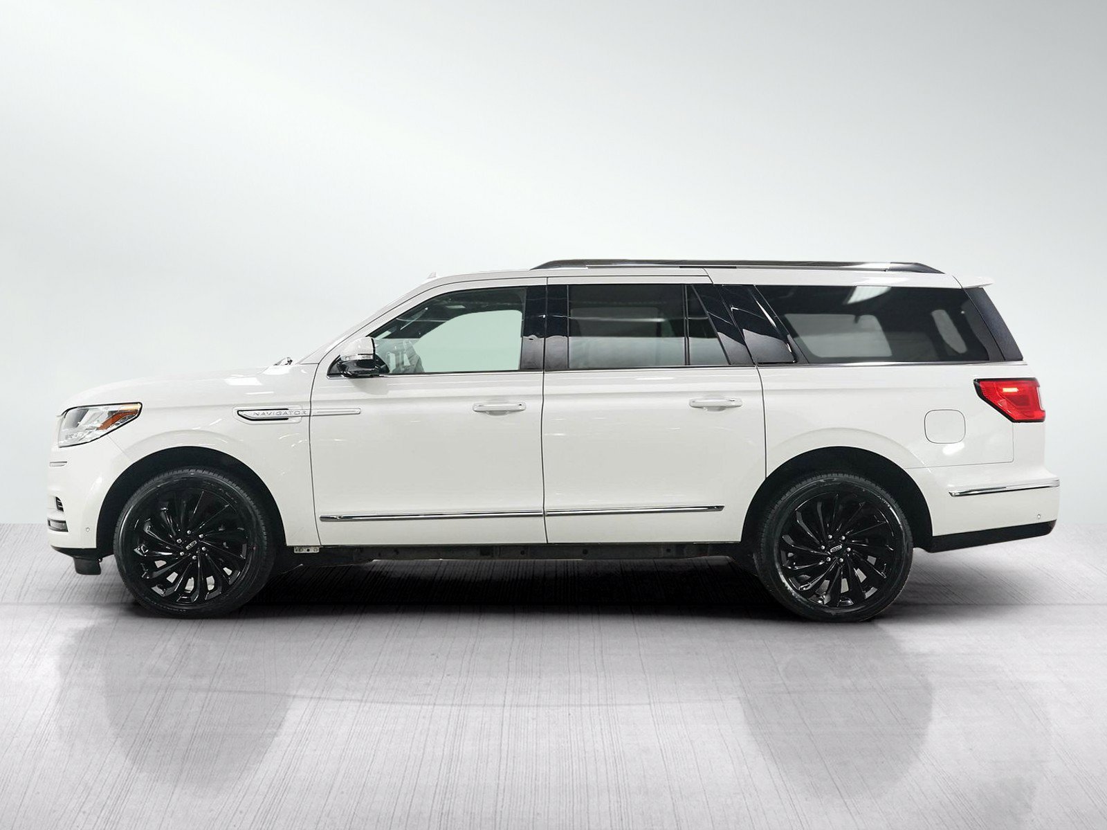 Used 2021 Lincoln Navigator Reserve L with VIN 5LMJJ3LT3MEL06300 for sale in Minneapolis, Minnesota