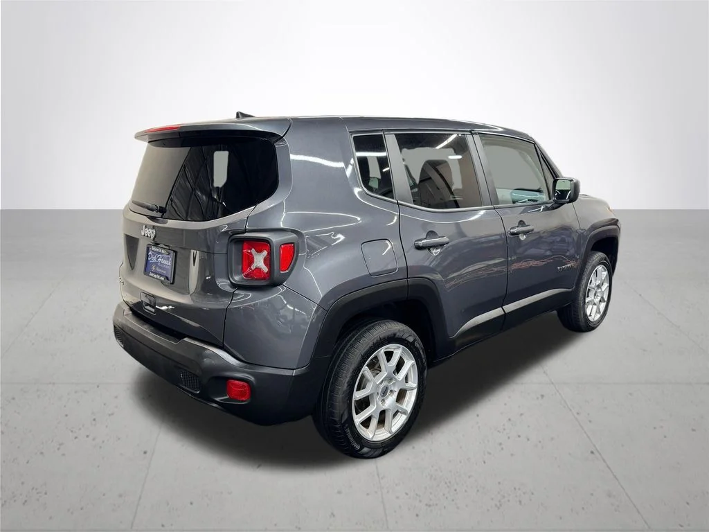 Used 2023 Gray Jeep Latitude image 8