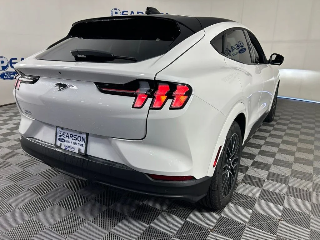New 2026 Star White Metallic Tri-coat Ford Premium image 8